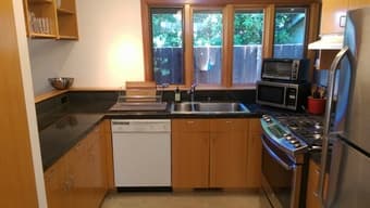 Avail. 6/15: Room in light-filled house, walking distance to campus 2