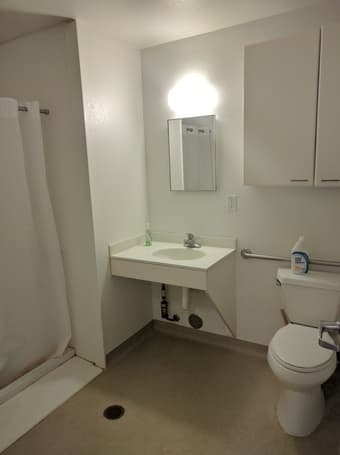 A great studio apt in Escondido village ( studio 3) June 20-September 1