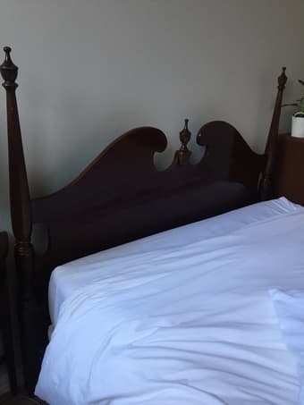 Beautiful Queen Bed set! 2