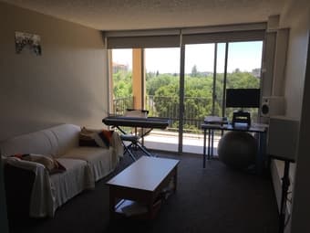 Charming/Sunny/1-Bedroom/Balcony overlooking park 1