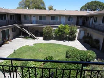 1 bedroom Redwood City Ground floor carport 1