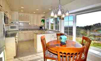 Cozy Room in Spacious Shared House, Has Beautiful Landscaped Yard :o) 3