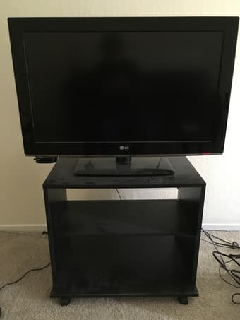 32 inch LG TV and TV stand [like new] 1