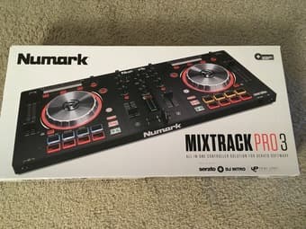 MINT condition DJAY Set NUMARK MIXTRACK PRO 3 1