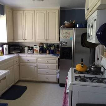 Furnished room available in spacious 2BR/1BA home in Menlo Park 2
