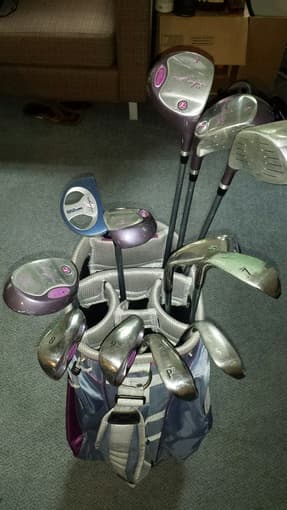 WOMEN'S GOLF CLUB COMPLETE SET - $60 OBO 2