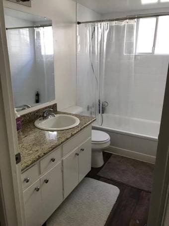 1BR with private BA in Menlo Park and designated parking spot 3