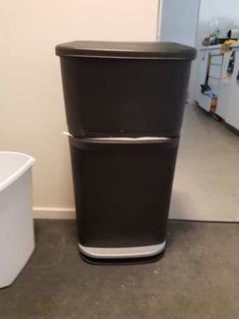 Trash can with 2bins 1
