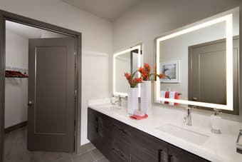 Looking for roommate to move in at 2br/2ba at new Blu Harbor 2