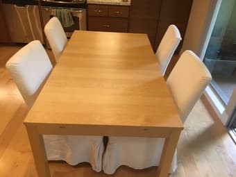 Dinning table (extendable) + 4 confortable chairs 1