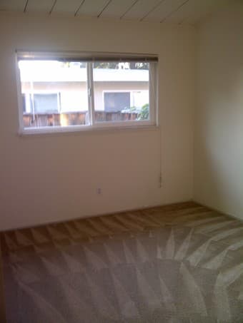One-Story no smoking no pets Triplex, available NOW! 3