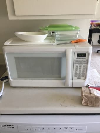 Hamilton Beach 1000W White Microwave - $5 1