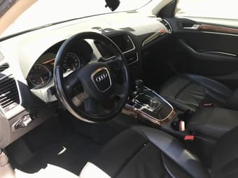 2009 Metallic Audi Q5 V6 3.2 Premium Plus in Excellent Condition 2