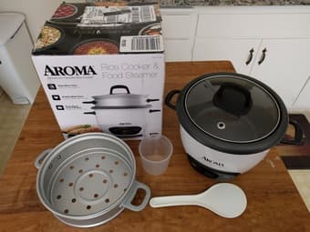 Toaster, rice cooker, skillet, blender - $10 2