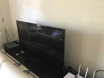 LG 47CS570 47-Inch 1080p 120Hz LCD HDTV (2012) in Excellent Conditions 1