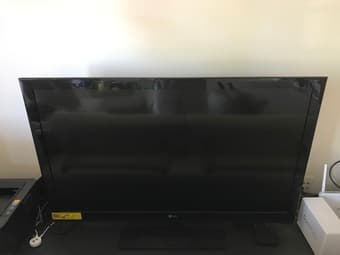 LG 47CS570 47-Inch 1080p 120Hz LCD HDTV (2012) in Excellent Conditions 2
