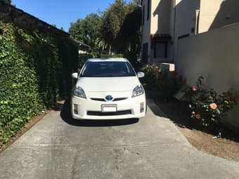 2010 Toyota Prius III Hatchback 1