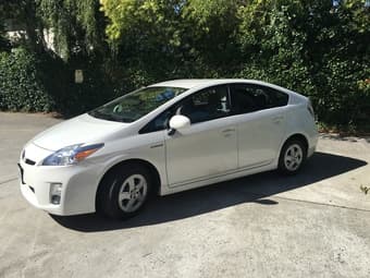 2010 Toyota Prius III Hatchback 3