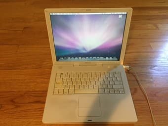 iBook G4 with travel carry case 1