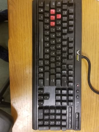 Corsair Gaming K70 Mechanical Keyboard (Red LED) 1