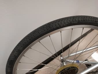 Raleigh Route 3.0 Bike 3