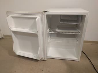 Mini-fridge/freezer (Haier) 1