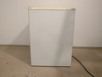 Mini-fridge/freezer (Haier) 2
