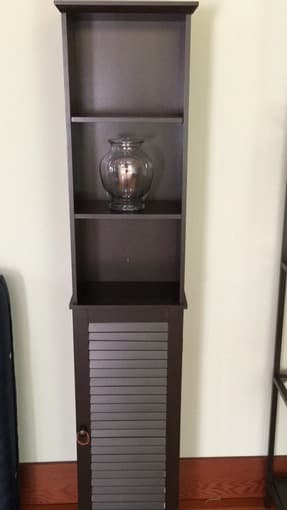 Wooden bookshelf 1