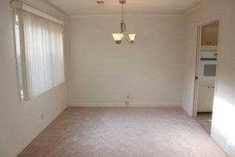 Room for rent in 2 bedroom/1 bath in ***Downtown Palo Alto*** 2