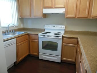 Looking for roommates for 3 bedroom spacious condo in Sunnyvale! 3