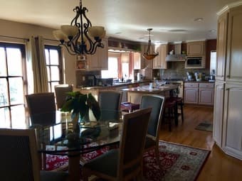Furnished room in beautiful spacious house 10 minutes from campus! 1