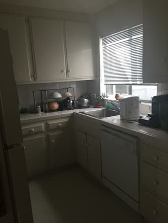 Room in 2BR/1BA Apartment in San Francisco for Autumn Qtr w/ Parking 2