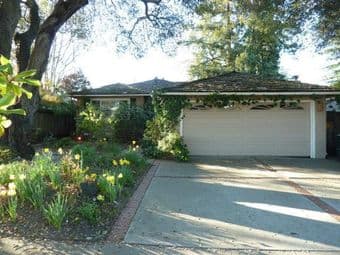 4 bedroom house, 1 room available for female in Redwood City 1
