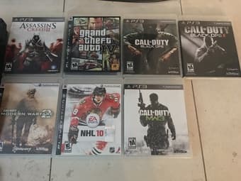 playstation 3 with original box+2controllers+7games 2