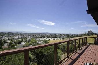 5 BR near Oakland Zoo. Stunning view and central location! 2