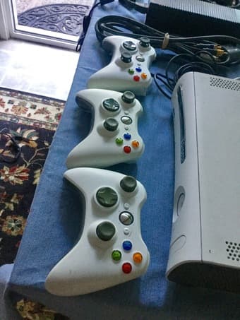 15 HHD XBOX/ KINECT/ GAMES/ CONTROLLERS 2