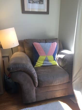 Perfect reading chair [PRICE DROP] 1