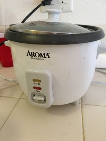 Rice cooker 8$ 1