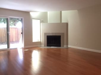 Beautiful 2 Bed/2.5 Bath Town Home Conveniently Located 2