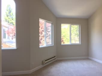 Beautiful 2 Bed/2.5 Bath Town Home Conveniently Located 3