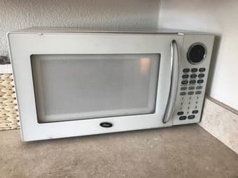 Oster Microwave 3