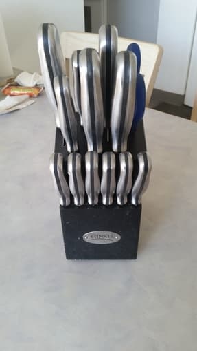 Selling slow cooker and knife set 2