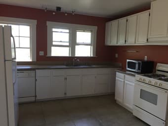 Charming House - 2 Rooms avail - quiet street, great deck, great loc. 3