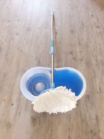 Magic Floor Mop Bucket Set with a new mop head 1