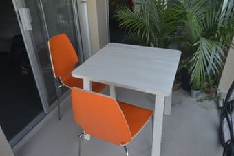 Table + 2 chairs 1