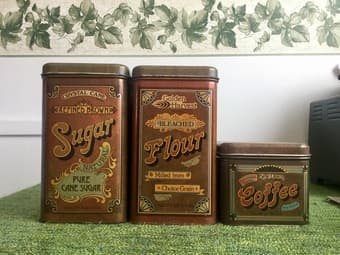 VINTAGE DESIGN TINS 1