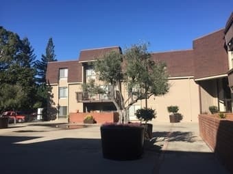 学校附近 Menlo park 2b/2b 客厅出租，拎包入住, 8/13/2017 available 1