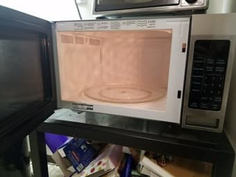 GE 1.6 Cu. Ft. Countertop Microwave Oven 2