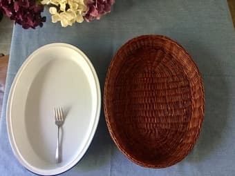 LIKE NEW BAKING CASEROLE WITH BASKET 2