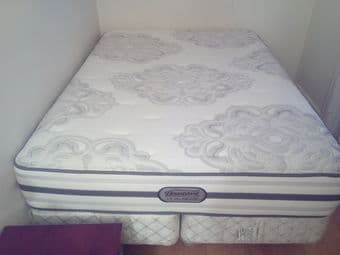 MOVING OUT SALE: EXCELLENT QUEEN MATRESS BEAUTYREST PLATINUM 2